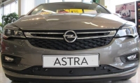 Maskisuoja Opel Astra (umpinainen keskiosa) 2016-